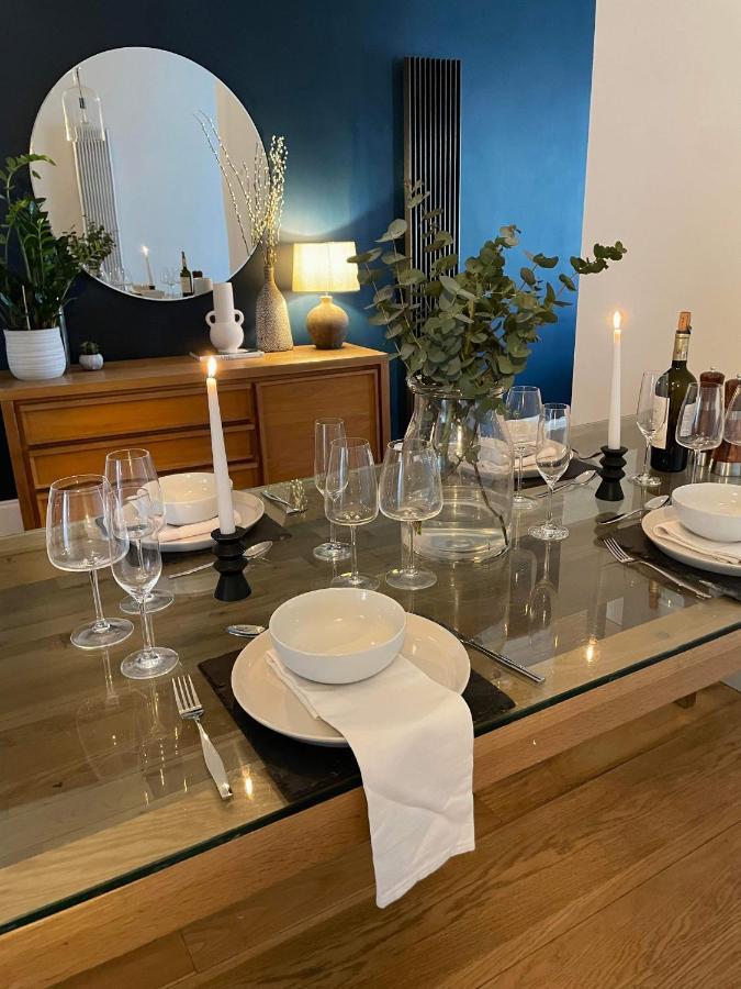 The Clock Tower Apartment - Spacious, Modern, 2 Bed Room Apartment , Southsea With Free Parking - Sleeps 4 Portsmouth Exteriör bild