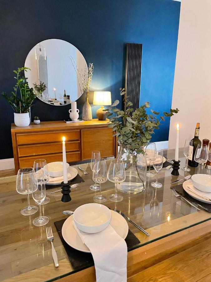 The Clock Tower Apartment - Spacious, Modern, 2 Bed Room Apartment , Southsea With Free Parking - Sleeps 4 Portsmouth Exteriör bild