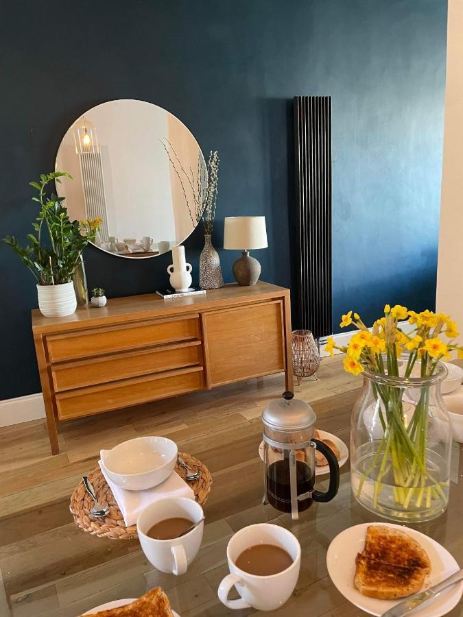The Clock Tower Apartment - Spacious, Modern, 2 Bed Room Apartment , Southsea With Free Parking - Sleeps 4 Portsmouth Exteriör bild