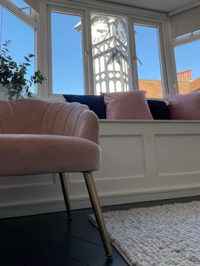 The Clock Tower Apartment - Spacious, Modern, 2 Bed Room Apartment , Southsea With Free Parking - Sleeps 4 Portsmouth Exteriör bild