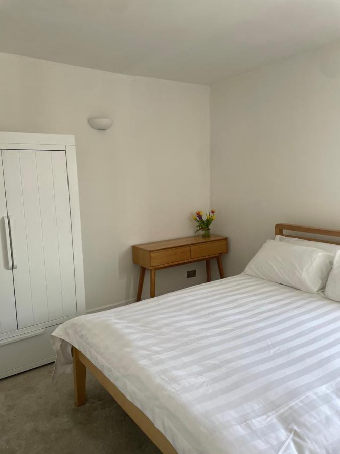 The Clock Tower Apartment - Spacious, Modern, 2 Bed Room Apartment , Southsea With Free Parking - Sleeps 4 Portsmouth Exteriör bild