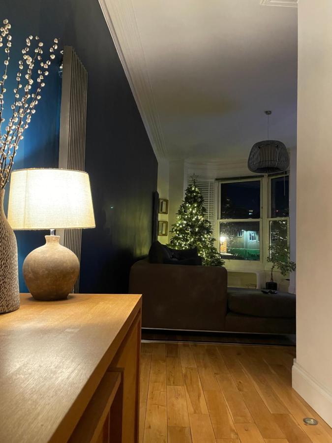 The Clock Tower Apartment - Spacious, Modern, 2 Bed Room Apartment , Southsea With Free Parking - Sleeps 4 Portsmouth Exteriör bild