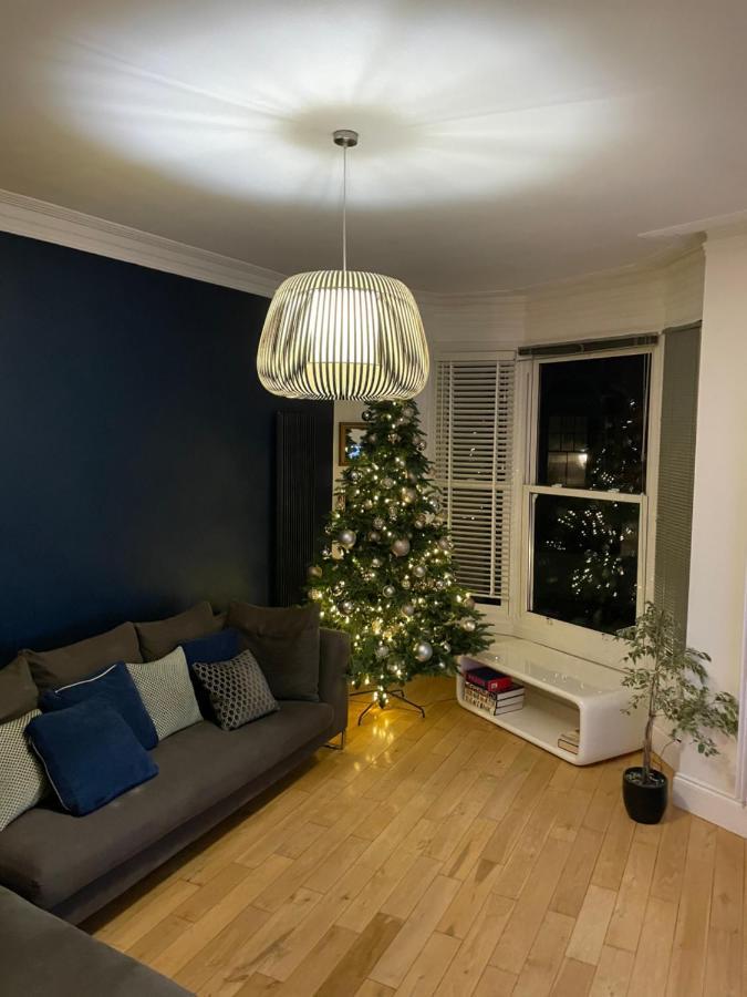 The Clock Tower Apartment - Spacious, Modern, 2 Bed Room Apartment , Southsea With Free Parking - Sleeps 4 Portsmouth Exteriör bild